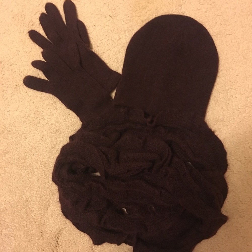 New York & Co wine colored scarf, gloves & beanie
